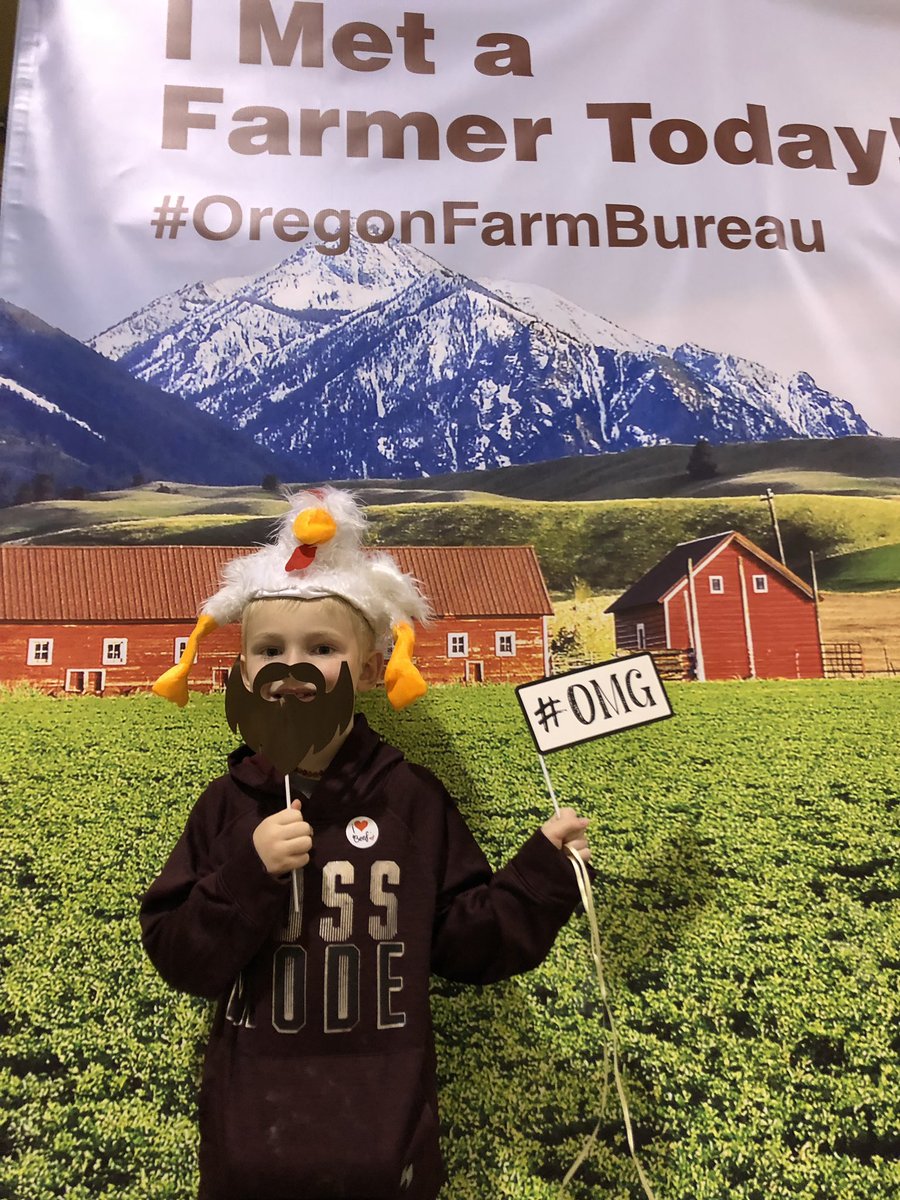 OreFarmBureau's tweet photo. Selfie game strong at the OFB booth! #OregonAgFest #SelfieSaturday https://t.co/vRDOvw2Drt