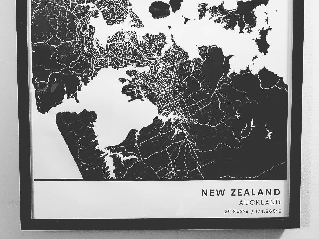 mapsery's tweet image. Two beautiful posters from @itsgreghoy hanging side-by-side.  

#mapsery #maps #mapposter #homeinterior #interiordesign #diy #instaprint #homedecor #mapart #citymap #places #instadecor #instatravel #auckland #toronto