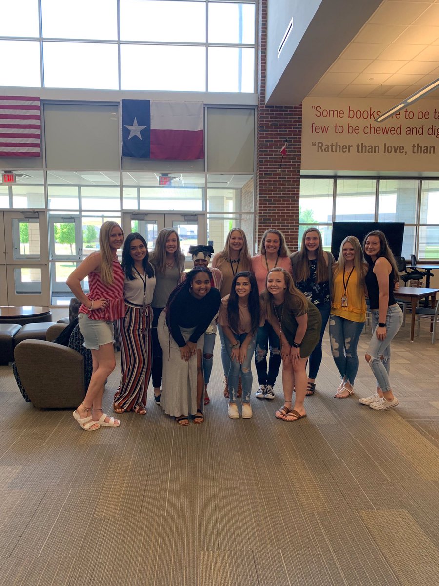 rachelldanee's tweet photo. Out of all 4 years of playing softball at Heritage this was by far the best season yet! These girls will always hold a special place in my heart. I am grateful to have been able to play with them and create memories that I will cherish forever❤️#11out https://t.co/MilgVJUqpy