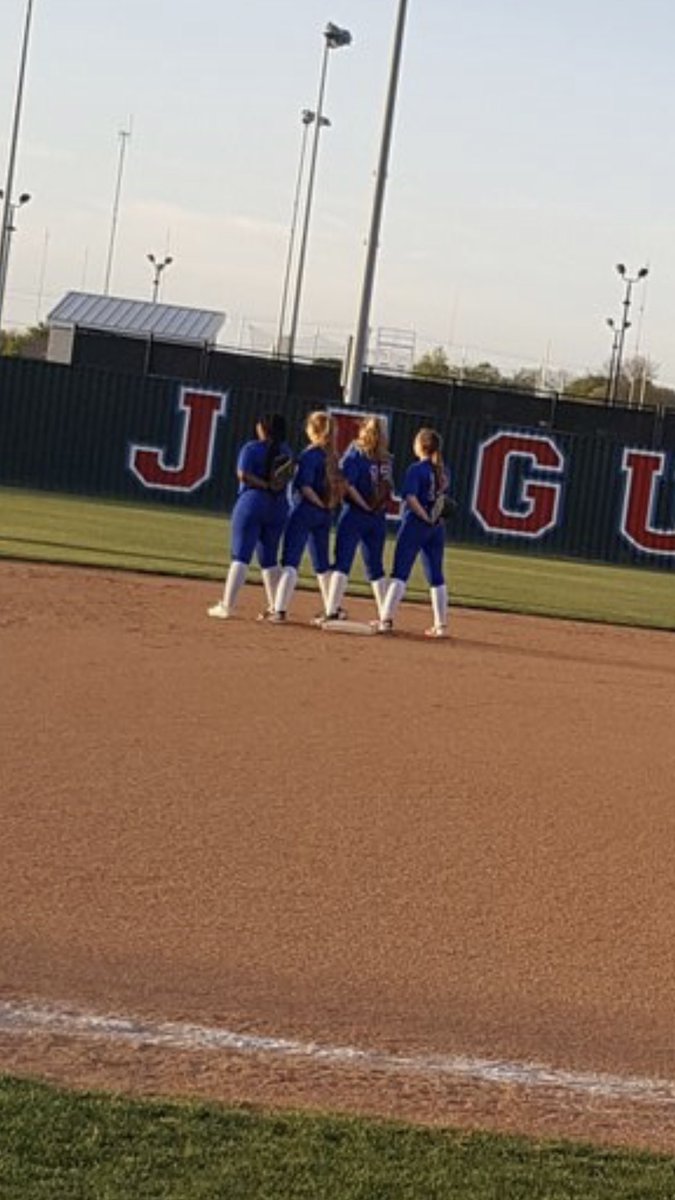 rachelldanee's tweet photo. Out of all 4 years of playing softball at Heritage this was by far the best season yet! These girls will always hold a special place in my heart. I am grateful to have been able to play with them and create memories that I will cherish forever❤️#11out https://t.co/MilgVJUqpy