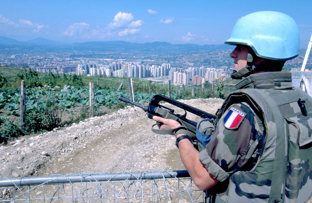“Французский миротворец под Сараево, Босния, лето 1995 года.” 