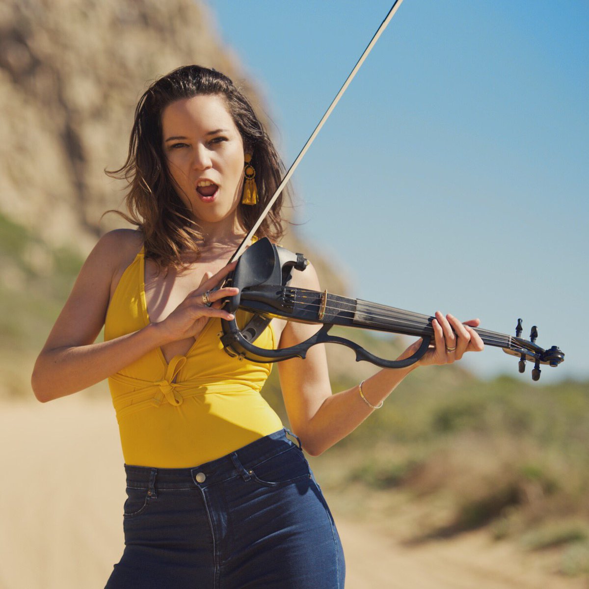 Kyst hjælpemotor Resultat Caitlin De Ville on Twitter: "Say what?! 😱 Another video shoot done and  dusted - road trippin' sun soakin' wine drinkin' happy weekend vibes to you  all☀️ #electricviolin #electricviolinist #youtuber #youtube #summer #