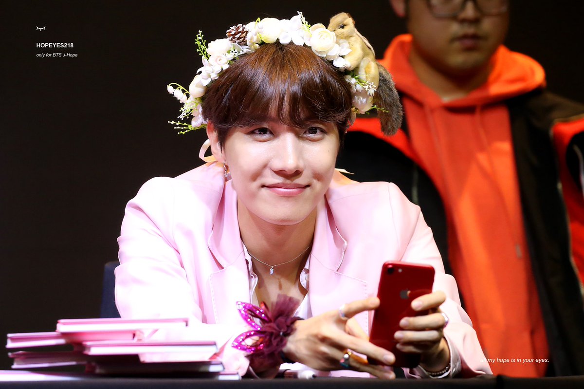 BTSBighitTwt's tweet photo. @BTS_twt @BTS_jp_official @bts_love_myself @SuperStarBTStwt @BigHitEnt 190427 SoundWave Fansign #JHope
Our Sunshine Jhope you are my Hope 🍀💞
#fansignbts #JHope
#BBMAsTopSocial BTS @BTS_twt https://t.co/vBQ6M5Hlin