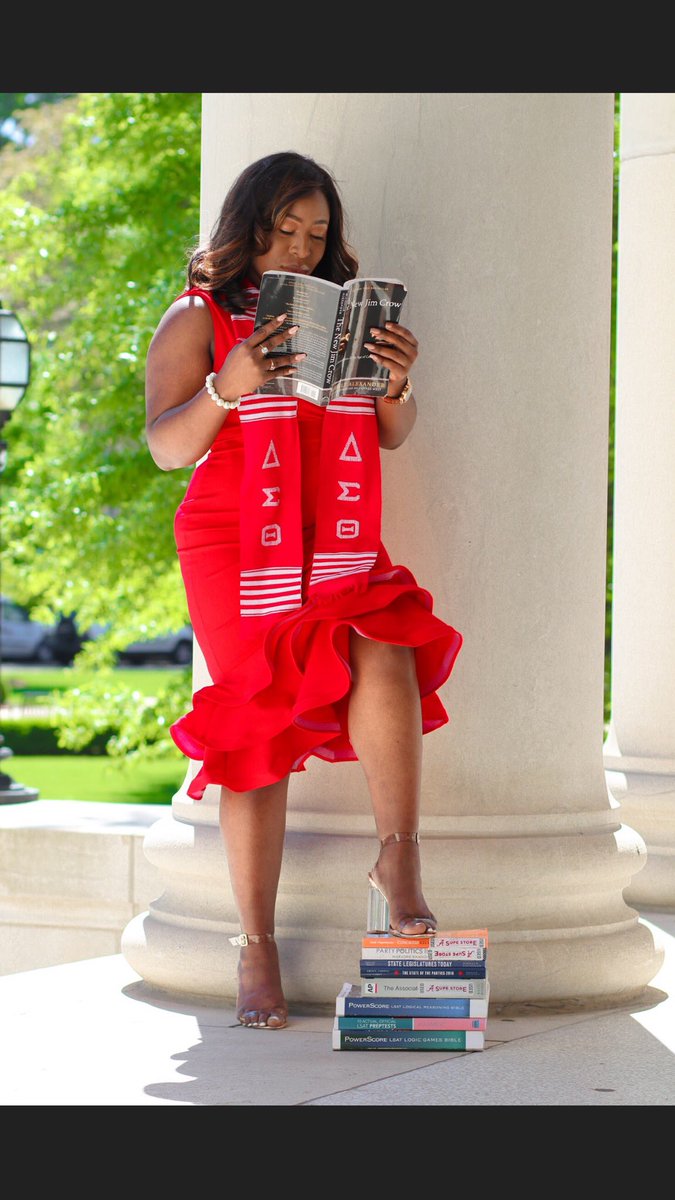 LZDivas's tweet image. Faylynn "Invictus" Edwards is receiving her BA in Public Relations with a specialization in Sports and Entertainment on the pre-law track🎓 Once she graduates she will continue studying for the LSAT as she prepares to apply to law school!👩🏾‍⚖️🔥 #LZGRADSZN #YouHaveToWork #ItsHandled