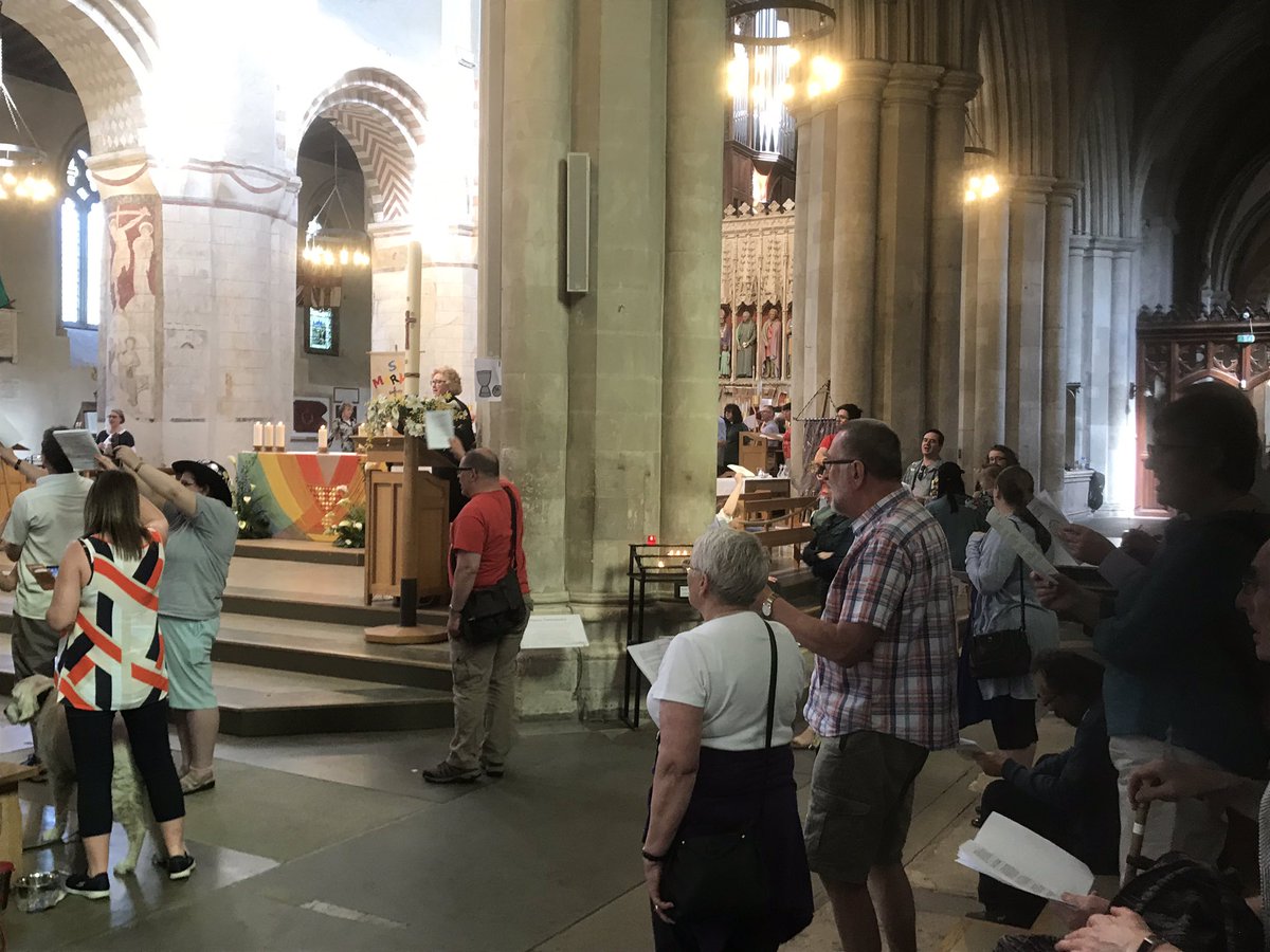 MikeNaylorradio's tweet photo. Join me Sun 6-9am @BBC3CR:
Easter Pilgrims @StAlbansAbbey @diostalbans @stmarkshitchin @ziamarieprice @StNicsChoirHarp 
@rachywakey  
Persecution of Christians @ReleaseInt Vigil for Sri Lanka in #MK
Runners in @LondonMarathon @Janetbinns @bluntphil https://t.co/RBJ5T0FfZi