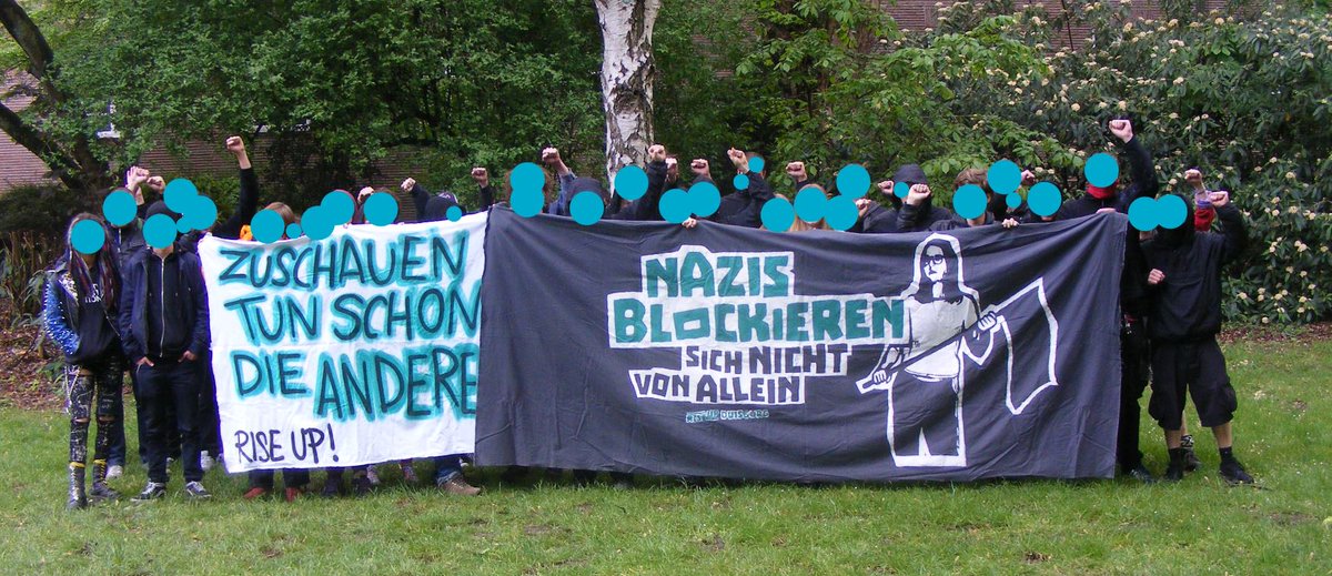 riseupduisburg's tweet photo. Voller Erfolg: Beim Aktionstraining waren 50 Leute und haben sich mit uns auf den Naziaufmarsch vorbereitet. Danke an alle, die dabei waren. Kommt am 1. Mai um 11.30 Uhr zur Bahnhofsvorplatte des Duisburger Hauptbahnhofes, denn Zuschauen tun schon die anderen. #du0105 #duisburg https://t.co/tO7TQ9Kn2j