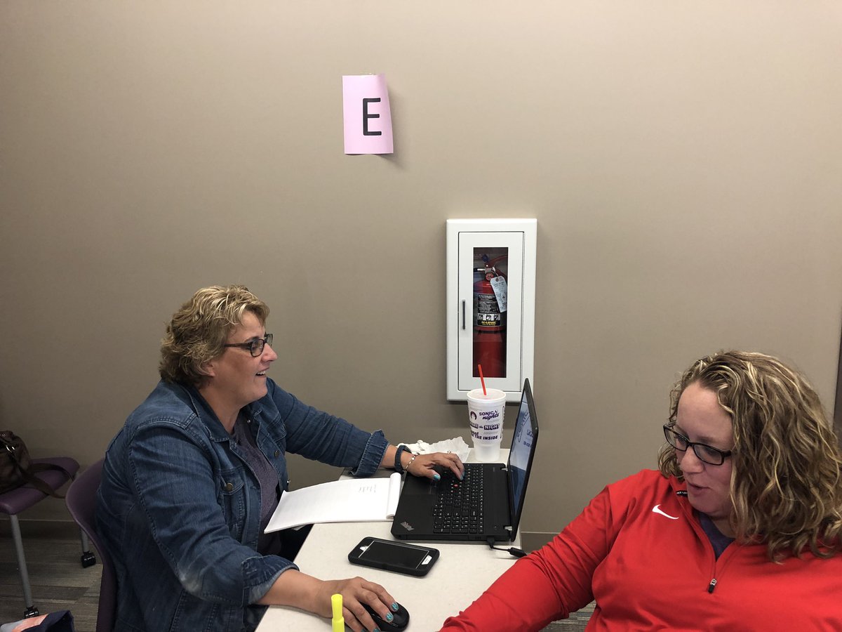 phedgpeth's tweet photo. Loved listening to the feedback these EdD students are sharing with their colleagues. #reflectivepractice #sbuniv #sbuedd https://t.co/BT5sov3OpH
