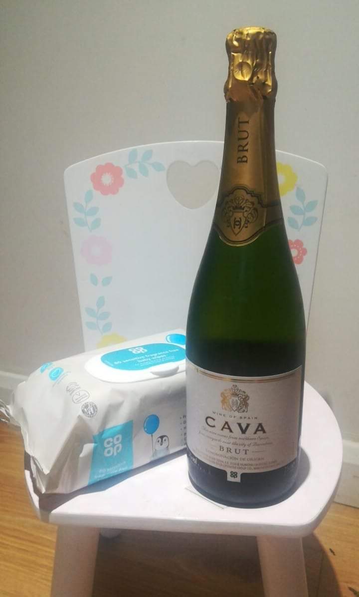 Fun fact: when Bruno Mars is on tour, his backstage demands consist of A - a pack of wet wipes and B - a bottle of wine. Who knew that a celebrity rider and my daily parenting toolkit would be absolutely identical?? 😂 #ManAfterMyOwnHeart #YaySaturday