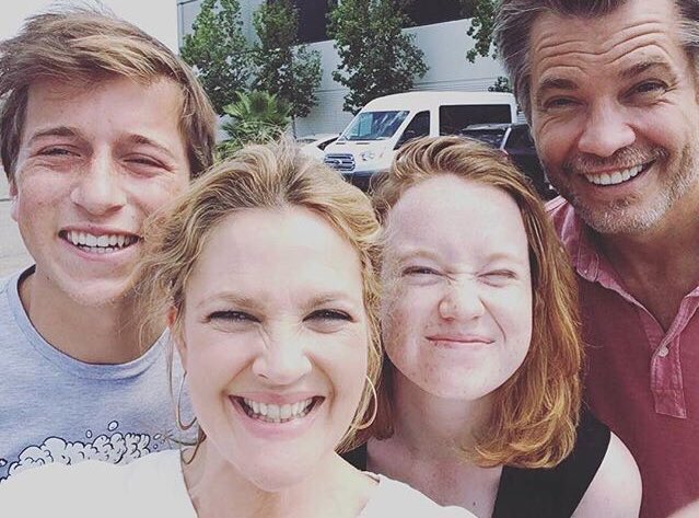 thekrunt's tweet image. RT these smiley faces if you want another season of #SantaClaritaDiet ‼️❤️ #SaveSantaClaritaDiet @netflix