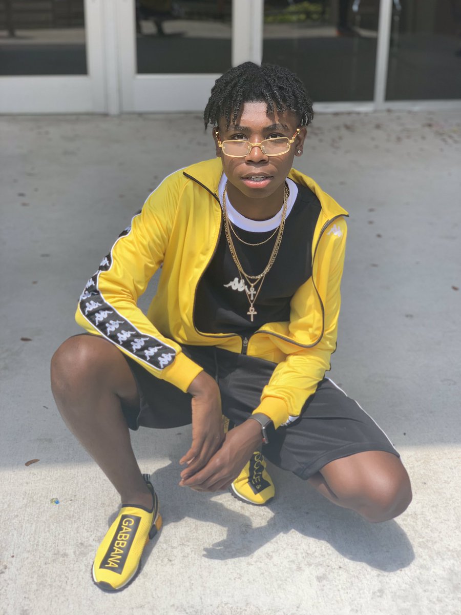 keywebley's tweet image. #gradbash2k19 🤩🤧💛