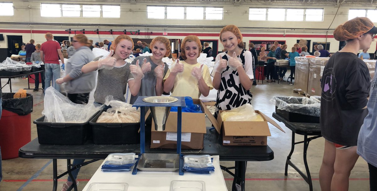ValleyViewFCCLA's tweet photo. Today the FCCLA members and family participated in Tacos4Life Mobile packing event partnered with Feed My Starving Children!  As a community, we helped ensure that 555 children receive a meal a day for an entire year!!!!  #fmsc #tacos4life https://t.co/no1U4wag3O