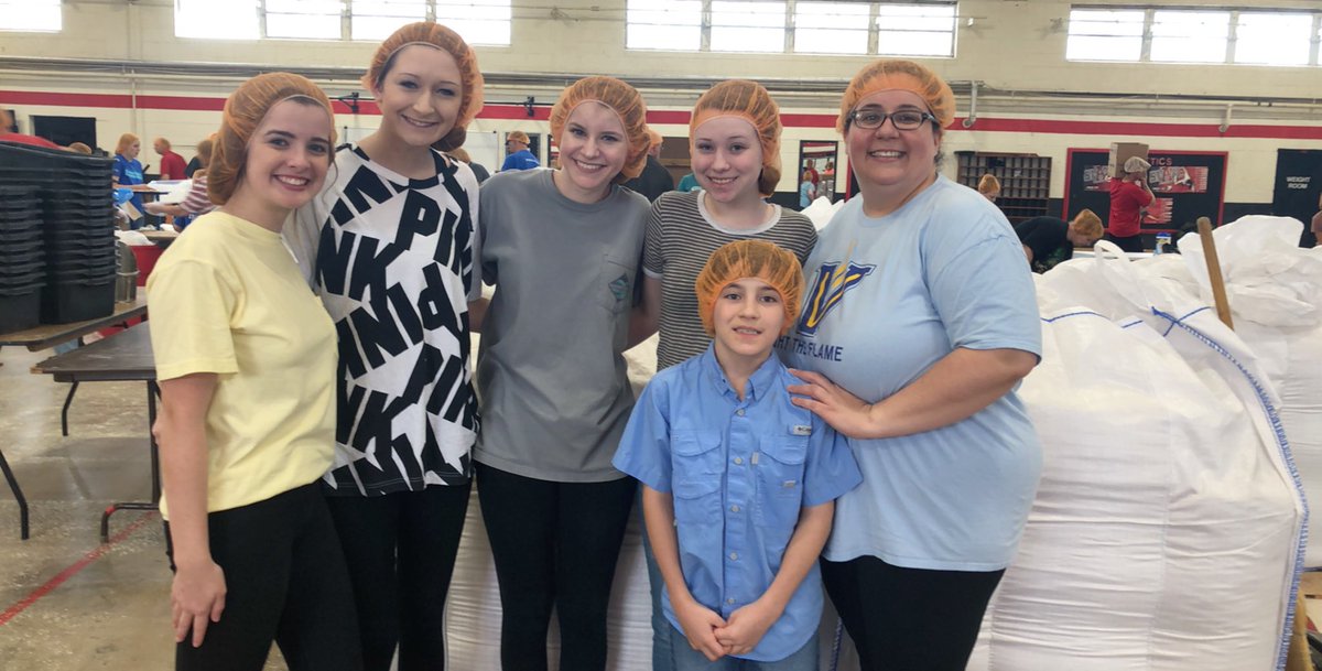 ValleyViewFCCLA's tweet photo. Today the FCCLA members and family participated in Tacos4Life Mobile packing event partnered with Feed My Starving Children!  As a community, we helped ensure that 555 children receive a meal a day for an entire year!!!!  #fmsc #tacos4life https://t.co/no1U4wag3O