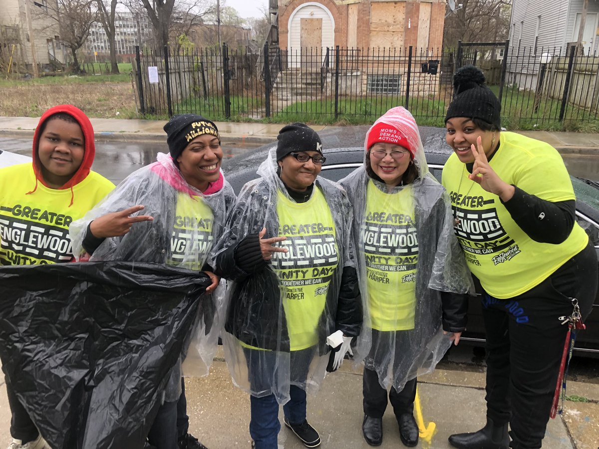 mrs_englewood's tweet photo. I only have 1 word for the people of Englewood - RESILIENCE!! S/O to all the resilient residents &amp; organizations who cleaned in the midst of rain, sleet &amp; snow! Our spirit &amp; dedication to our neighborhood and traditions is unwavering! So proud of my community! #EnglewoodUnityDay https://t.co/6i0ol3x3A2