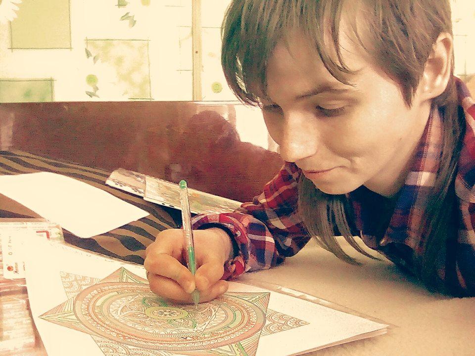 Как же я люблю арт-терапию!)))
Даже придя с работы домой я не могу перестать заниматься своим любимым делом!)))))))
#продолжаемзарисовкутанглаподназваниемтриводном
😊😘💞💕❤💘🌹🎨