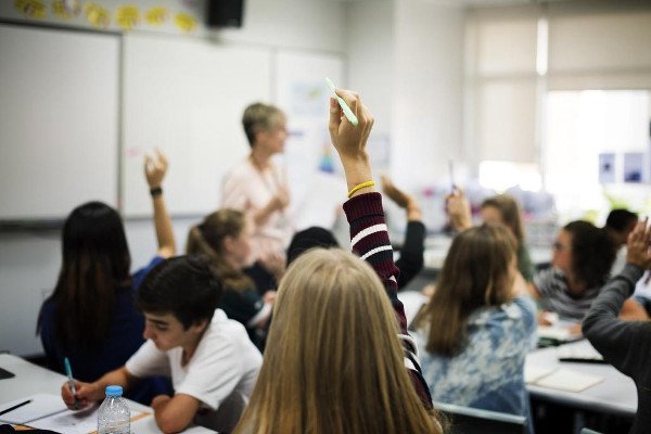 Circusedu1's tweet photo. Educación: la colaboración y el pensamiento crítico son más importantes en el siglo XXI que las fórmulas matemáticas, dice una especialista del MIT - https://t.co/sDUeMXOi49 https://t.co/k5iUSZ6s0B