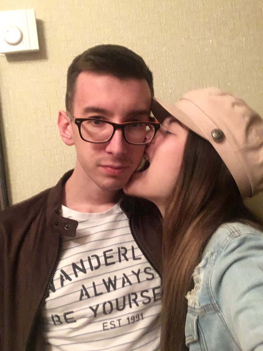 A_Adonina's tweet photo. Коротко о наших отношениях.
П.с. Сотку тому, кто сосчитает все мои подбродки, пытающиеся защитить меня от Тёмы https://t.co/bWF1RqxmN3