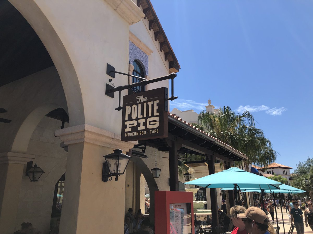 MidwestDisnerds's tweet image. Lunch at #thepolitepig in #DisneySprings...