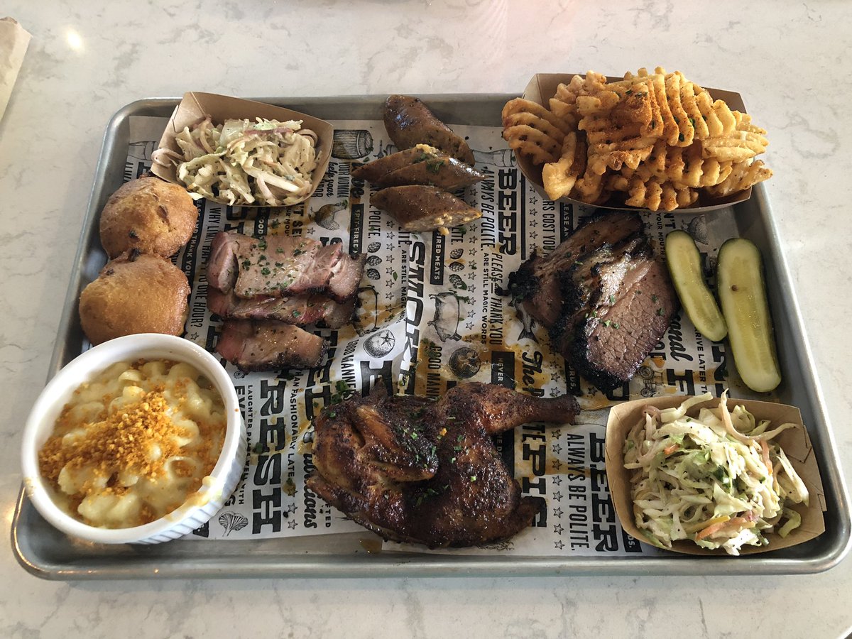 MidwestDisnerds's tweet image. Lunch at #thepolitepig in #DisneySprings...