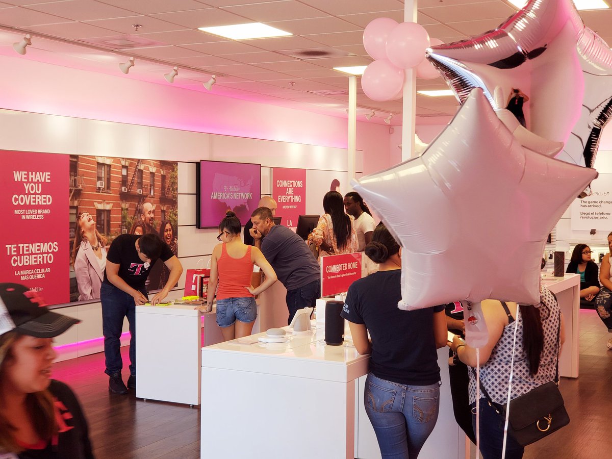 dustinknapp's tweet photo. Stop by our Poinciana T-Mobile for our #CustomerAppreciationDay!!! Our #TeamofExperts will provide you with the best experience in wireless!!! @mariogomezgp @Carlitos3b @Keishla697D @JoshDavisGP @xiofromgp @JakefromGP @EricReyesGP1 @ChadfromG @BVLTeam #BeMagenta #GPGoingPlaces https://t.co/Jw1M1GsOeu