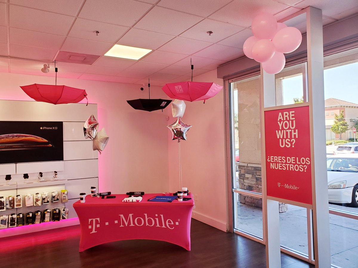 dustinknapp's tweet photo. Stop by our Poinciana T-Mobile for our #CustomerAppreciationDay!!! Our #TeamofExperts will provide you with the best experience in wireless!!! @mariogomezgp @Carlitos3b @Keishla697D @JoshDavisGP @xiofromgp @JakefromGP @EricReyesGP1 @ChadfromG @BVLTeam #BeMagenta #GPGoingPlaces https://t.co/Jw1M1GsOeu