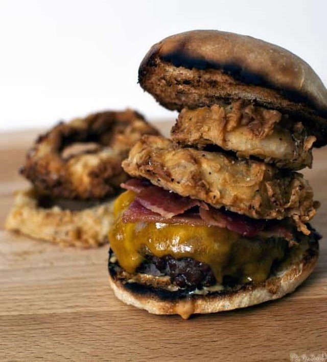 NYBeefCouncil's tweet photo. Sour Cream Crunchy Onions? Say no more!  @passthesushi "Beef Burger with Crunch Sour Cream Onions)⁣
⁣
#passthesushi #Beeftogether #nybeef #sourcream #onionring #onion #burgerlover #burgertime #crunchy #groundbeef #toastedbun #recipelover #burgerlover… https://t.co/7JwUZhTkK2 https://t.co/mhKrwZgn9l