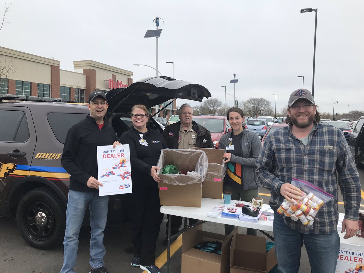 michael_opat's tweet photo. The final tally for prescription drug drop-off day @HyVee Robbinsdale....21 boxes filled to the brim. I had no idea this program was so effective. Thx @HennepinSheriff @northmemorial and @Hennepin!! https://t.co/31VDBc58tT