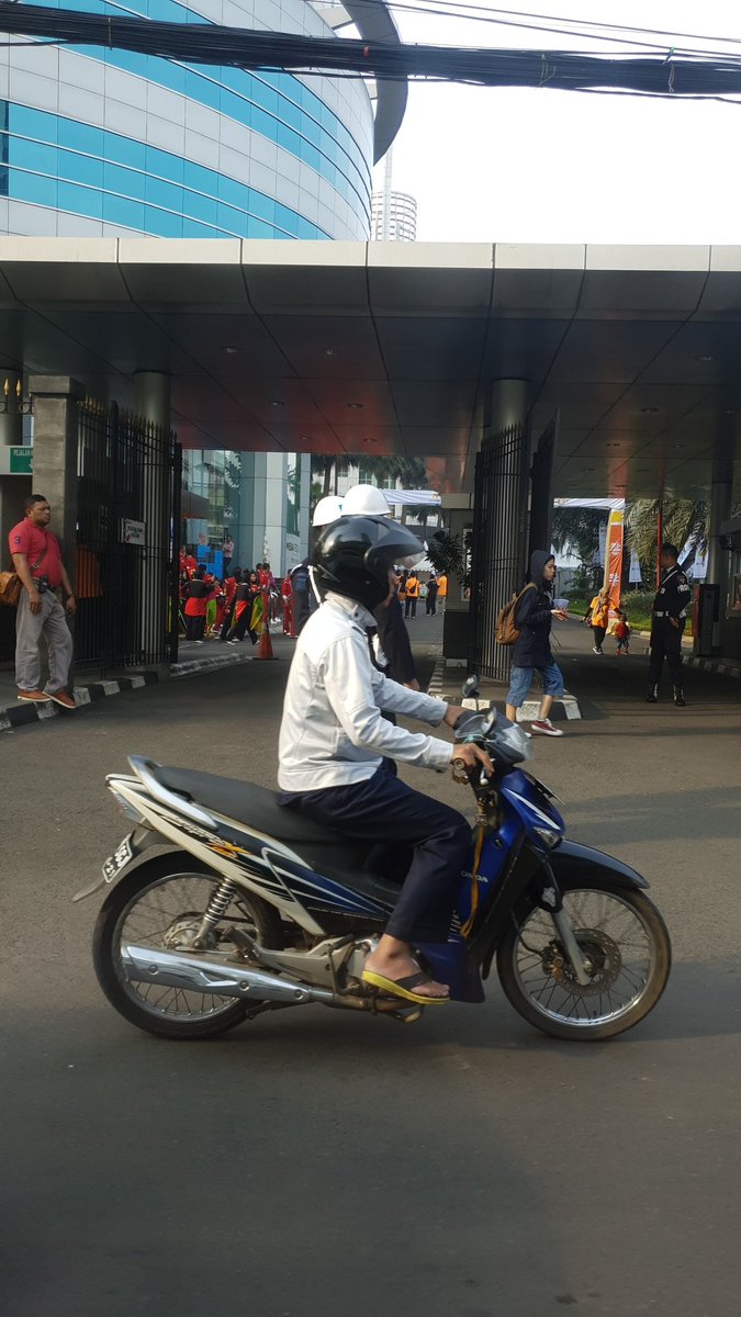 rialucky's tweet photo. Bikin macet nih @TRANSTV_CORP https://t.co/tgX0GLdI8V
