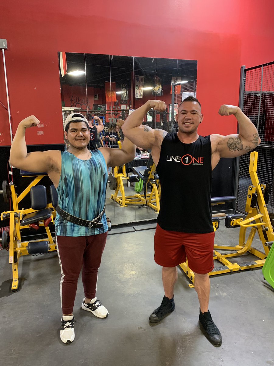 Jacoblifts17's tweet photo. Ayyee. Finally met kingsizegabe !!!💪🏽💪🏽🥇 #bodybuilder #bodybuilding #flex #gains https://t.co/E9zva16olJ