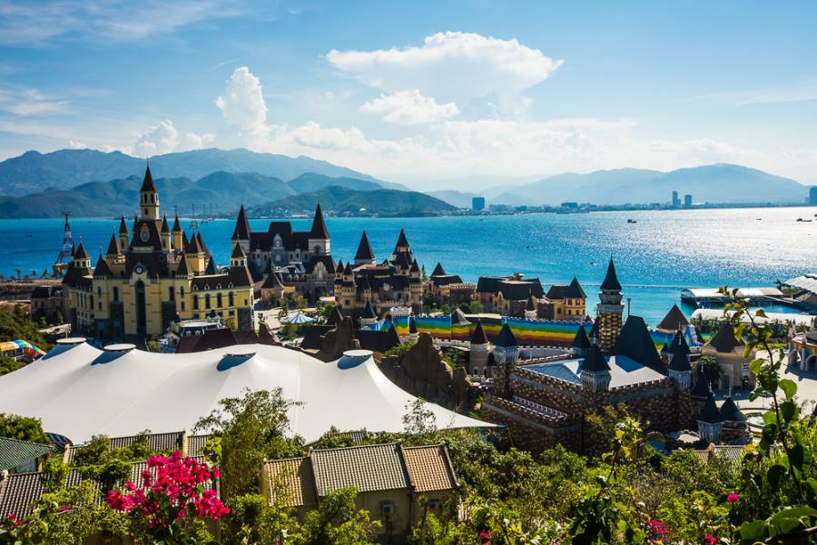 SplendorVietnam's tweet photo. Welcome to Nha Trang, a beautiful coastal city with white sandy beaches, clear waters and verdant mountain ranges. This place will definitely offer you great memories this summer.
#Beautiful #NhaTrang #Splendor #Vietnam https://t.co/XcGxzj1C2g