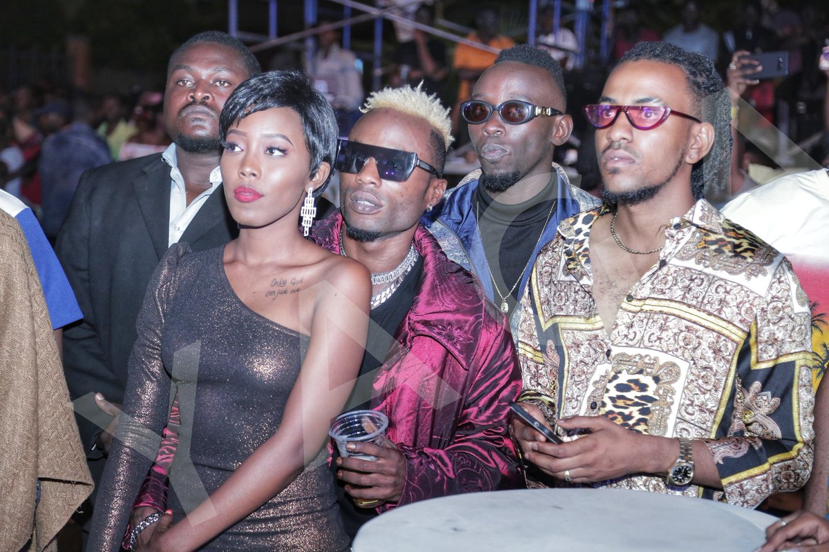 YBurundi's tweet photo. Comme promis, @sat_b_satura a réalisé une prestation digne de lui même. Le public a beaucoup adoré.
#Burundi #SheebahliveinBurundi #CelebrityNight https://t.co/8CA7UHXMQS