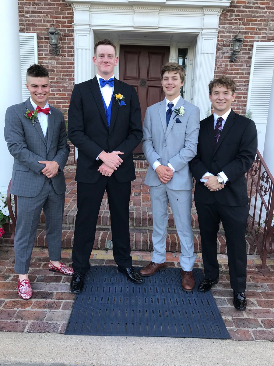 tobysledge24's tweet photo. Some great kids here from @ConsolBaseball @amchsstuco @consol_fca @amc_softball. Junior prom night... looking sharp! https://t.co/8iOMbIDZRs
