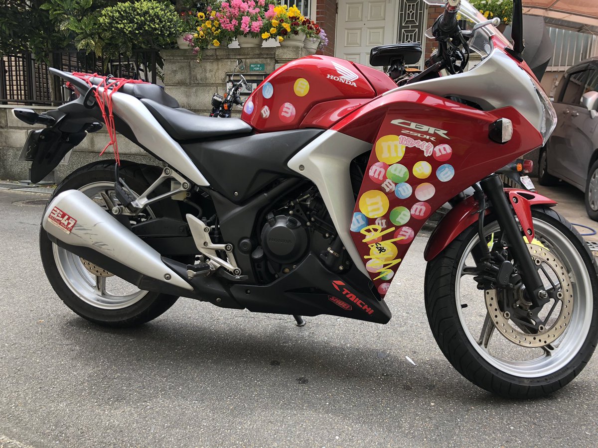 cbr25010's tweet photo. できたーーー！！！
cbr新マーブル君を
これからもよろしくね(#^.^#)
#ステッカー地獄脱出
#マーブルチョコ
#newcbr https://t.co/epLox4OMtO
