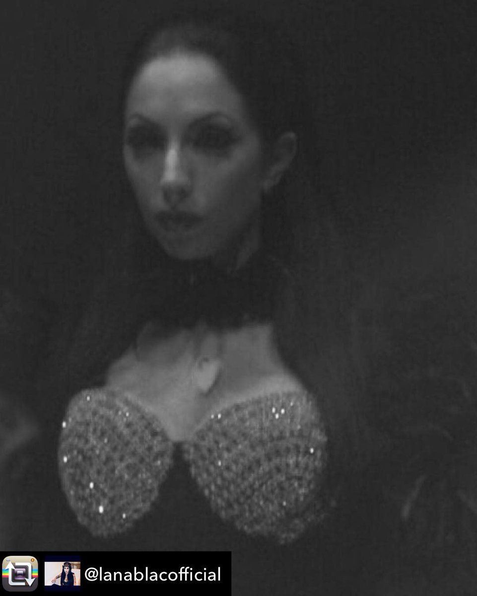 blac_lana's tweet photo. Repost from @lanablacofficial using @RepostRegramApp - At the stroke 🕰of midnight, I shall bite your neck and watch the blood drip..... You will be mine for all eternity.🧛🏻♀️🦇
#vampire #vampiress #vampirequeen #neckbite #bloodykisses #gothic #gothicfashion #horrorlover https://t.co/57H1AWbaqp
