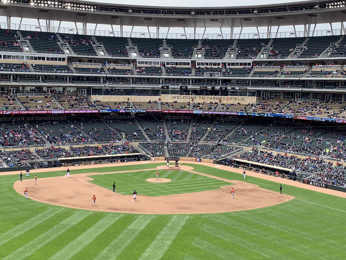 PSIPrincipal's tweet photo. It turned out to be a beautiful afternoon for @Twins baseball!  At Park Spanish Immersion School, our fourth and fifth graders enjoyed participating in the “Reading is Powerful” Program!  @SLPublicSchools #MNTwins https://t.co/lEkgbbrQRl