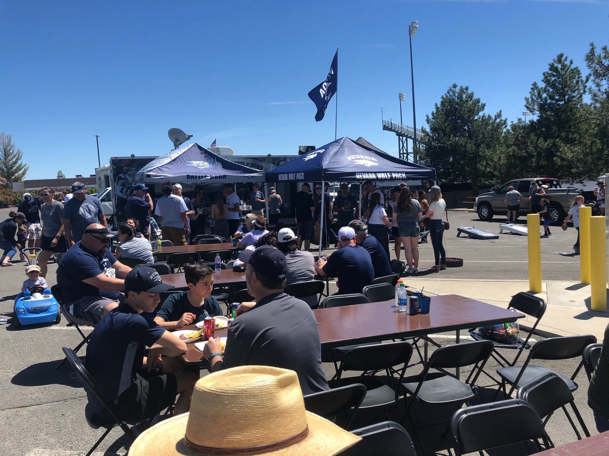 PackFundraising's tweet photo. Fantastic spring game tailgate! Best yet! #battleborn #fund775 https://t.co/sMv3RbeVAT