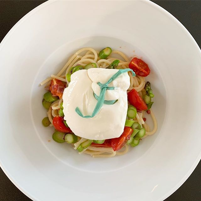 KOCHYOGA's tweet photo. Springdinner with pasta, asparagus and burrata. 😍 Can‘t get enough of asparagus these days and as the time is limited there is a asparagus dish every other day. 😬 By the way the pasta is from @fattorialavialla - the best I‘ve ever tried. | #dinner #d… https://t.co/TAm3BW8Euy https://t.co/ojZA8X5Khj