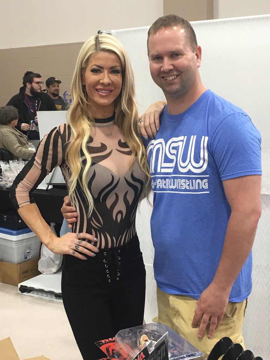 RWHARTY's tweet photo. TNA KNOCKOUT @ActualALove #capecomiccon https://t.co/7bED40uRA6