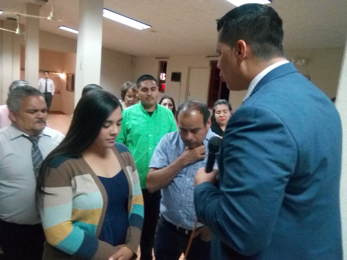 juanlp62's tweet photo. Ayer fue nuestro primer día de cruzada, gracias a Dios nos respaldo con una persona salva y varios milagros, confiamos que hoy Dios también se va a mover! Gracias Iglesia de la San Miguel y de la 5 de Mayo por su apoyo! #LaCasaDelAlfarero #CTSCROC #Nogales https://t.co/UkkPZBtREH