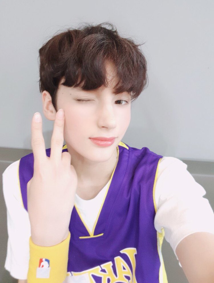 TXTUPDATES14's tweet photo. Wow! I was so surprised to see lots of fans during the pre-recording. I was very surprised to be able to hear the cheering twice. Thank you for always being with me. ㅠㅠ 😘😘😘😘 https://t.co/z8hkpn3Fjo