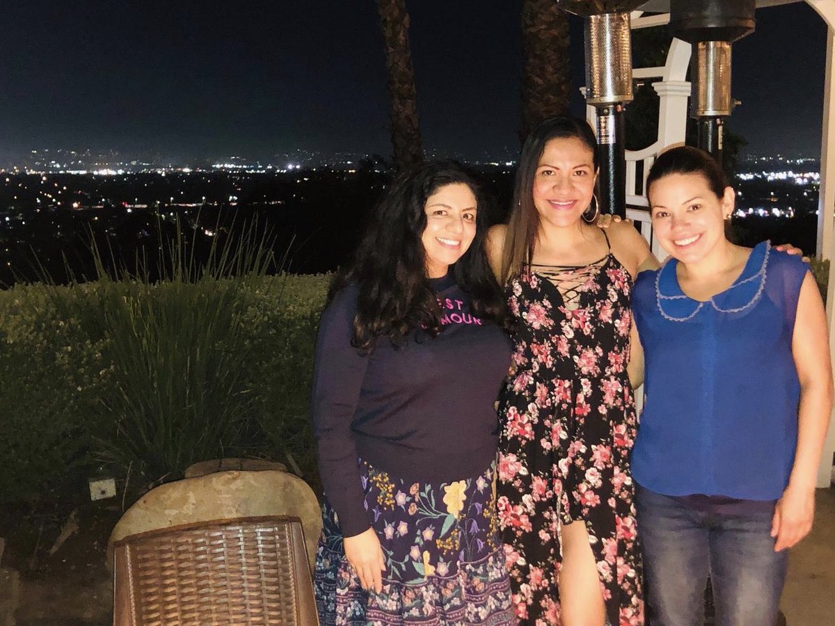 GloriaGarayua's tweet photo. Happy hour with the girls! 30 day diet OVER!
.
#happyhour #friends #dietisover #letstoast #springbody #summerbody #nightout https://t.co/1scbRgPtDv