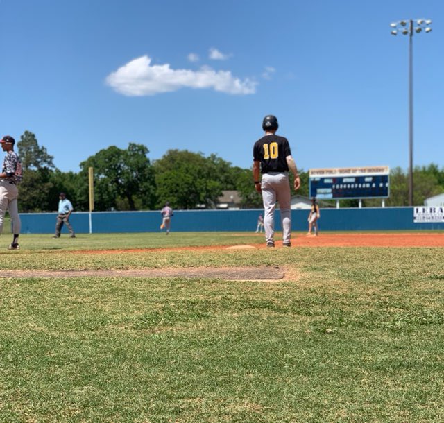StoneCache's tweet photo. High school baseball has came to an end today #10 out🤙✌️ https://t.co/NQOT204jjZ