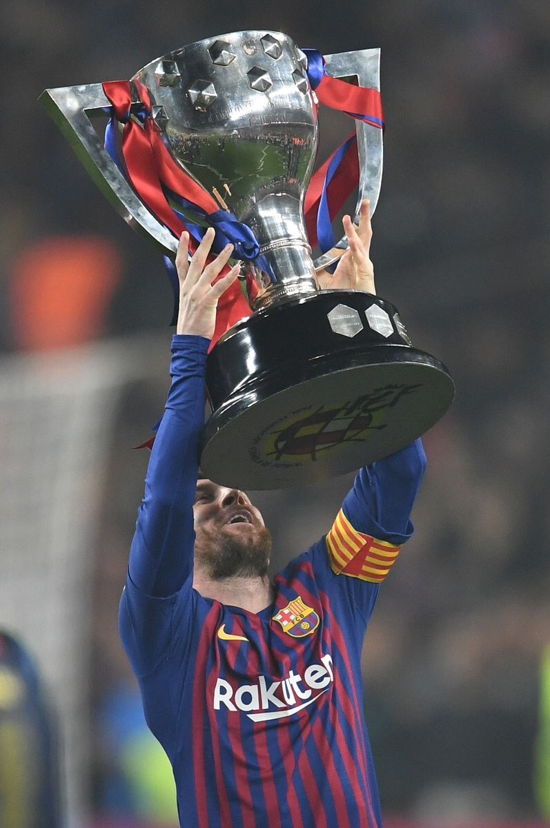 Carlos_Valle12's tweet photo. Lo extraordinario es que parezca normal #WeColorLaLiga 🔴🔵 https://t.co/2swSz5DfIc