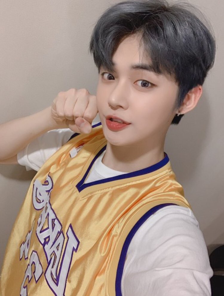 TXTUPDATES14's tweet photo. I was really surprised to hear that a lot of you came to cheer for us when we were recording today ㅠㅠ I was so moved by it all ㅠㅠㅠㅠ Thank you so much for our fans for cheering for us today ❤️ #YEONJUN https://t.co/gPgfCN4J7d