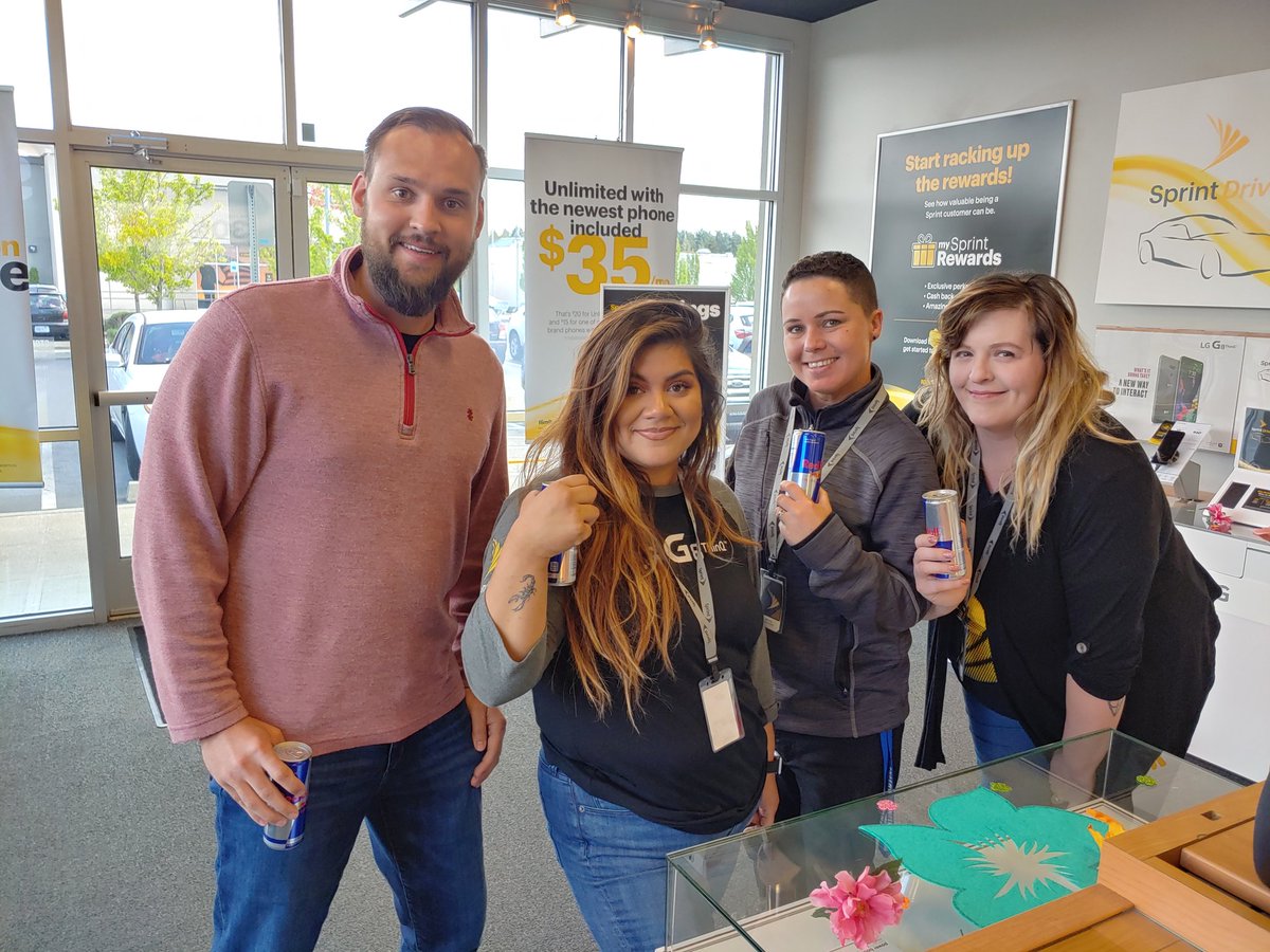 RickWesterdale's tweet photo. Lacey @ccComm_Sprint with 5 new and an Ipad on the board, we are energized and ready for the next big push 🔥 @JamesLeeWC @Sprint_Ricky #WeAreNW #SSS #RedBulltheDrinkofChampions https://t.co/k6aBffgSD6