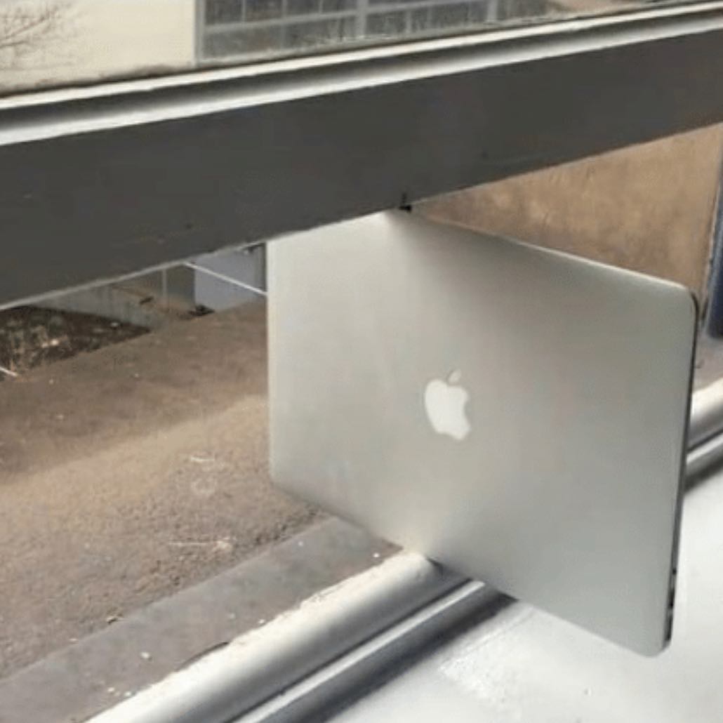 getgrover's tweet photo. Mac now supports Windows... 😆 #badjokes #rethinkthings #Mac #Windows https://t.co/eZ4VP7gwF5