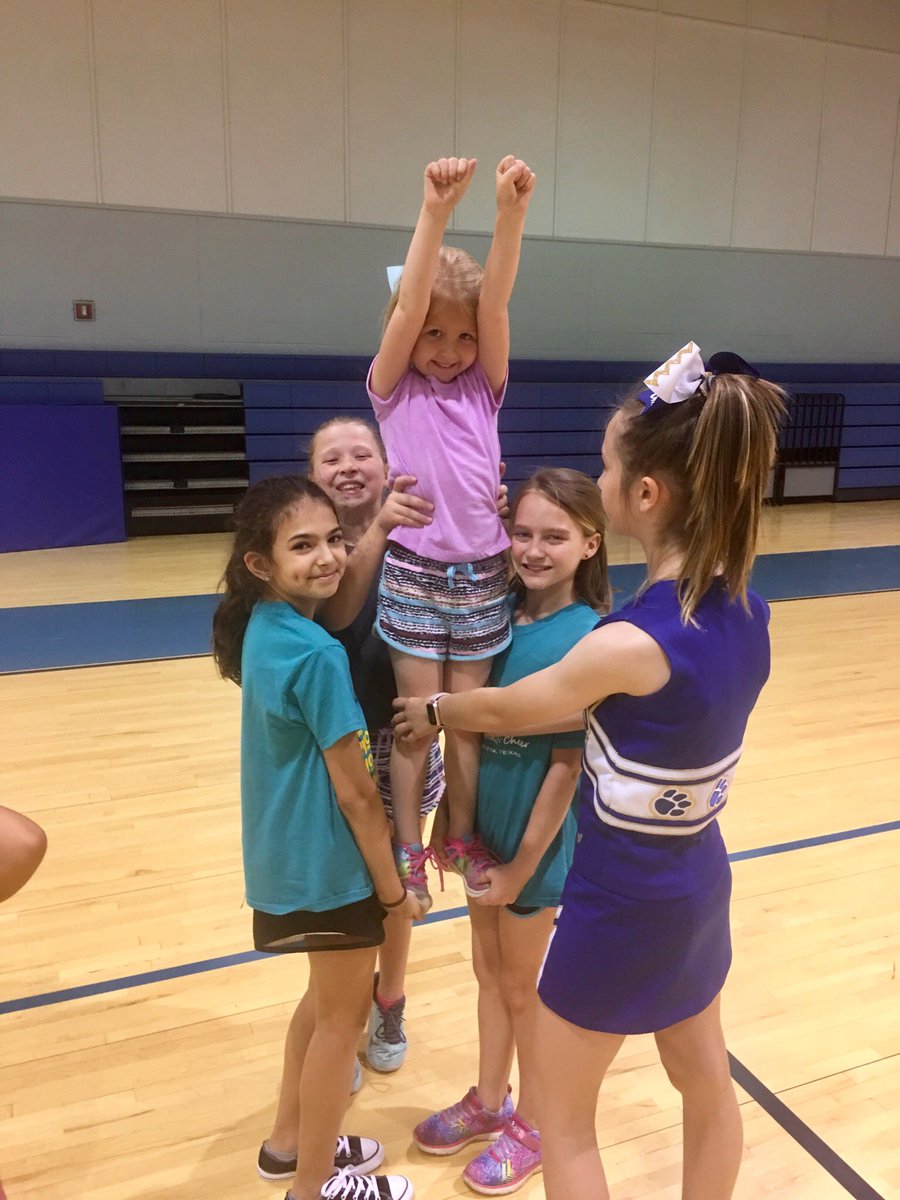 HB_MrsHall's tweet photo. I mean how cute are they!!!! 😍😍😍 #hartsbluffcheerclinic https://t.co/bBvoEPDo4D