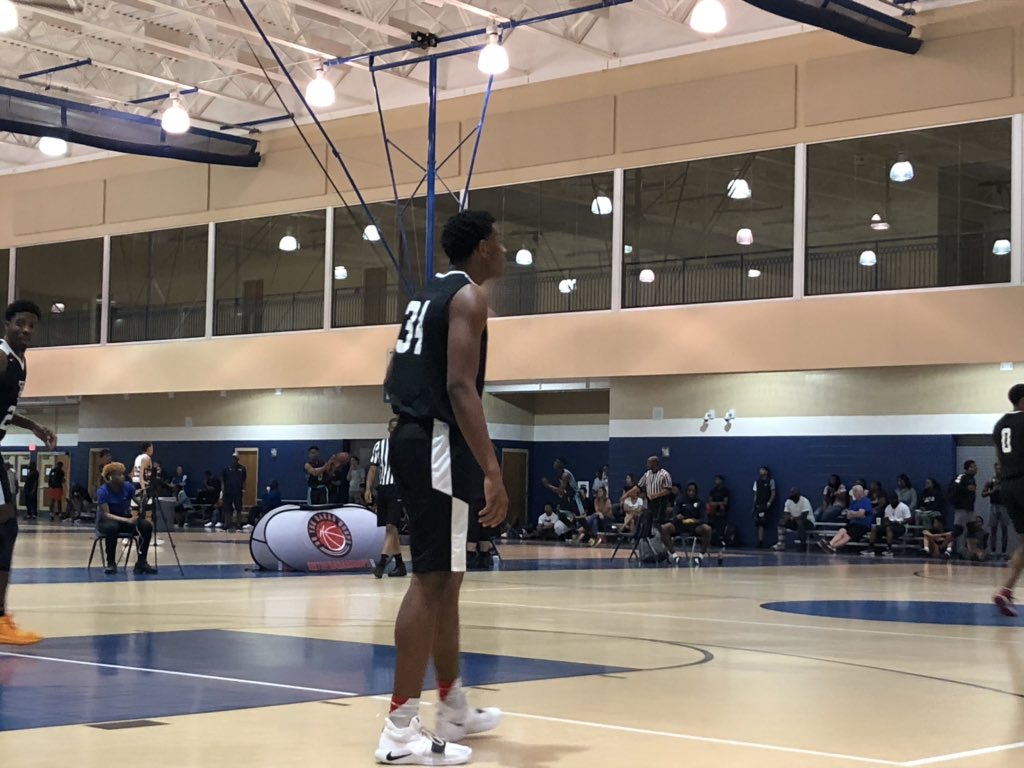 TMarkwith14's tweet photo. Standouts for Trey Thompkins Hoops vs. Hawks Elite:
Ahmir Langlais-12P 7R 2A

Jared Ivey-12P 2R

Cam Rowland-12P 2R 2A 2S (2 3PM)

Reco Hallmon-8P 5R 5A

Jehloni James-8P 4R 2S https://t.co/EkPPhfpqeL