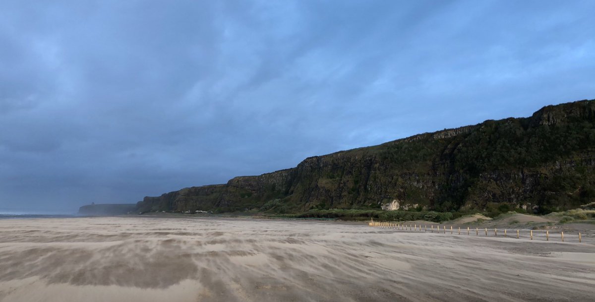 Breezy evening at #benonestrand @barrabest @WeatherCee @angie_weather @frank_broadcast  @newslineweather @NationalTrustNI @VisitCauseway @causewaynews @DiscoverNI