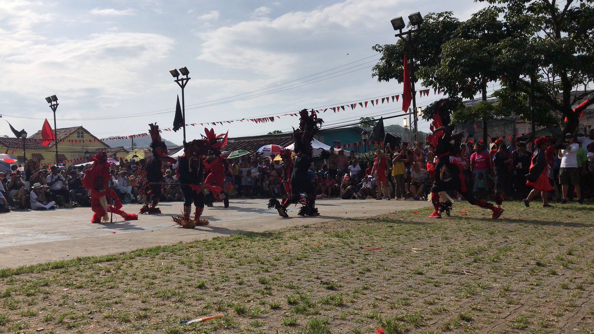 congosydiablos's tweet photo. Así estamos viviendo la 11va edición del Festival de Congos y Diablos 👹🔥.
¿Te interesa ver más acerca de este maravilloso evento? 
Anda a nuestra cuenta de instagram y ponte al día con todo lo que está sucediendo
https://t.co/iwiSZOK44O

#somospatrimonio #CongosyDiablos https://t.co/POLei7R2LM
