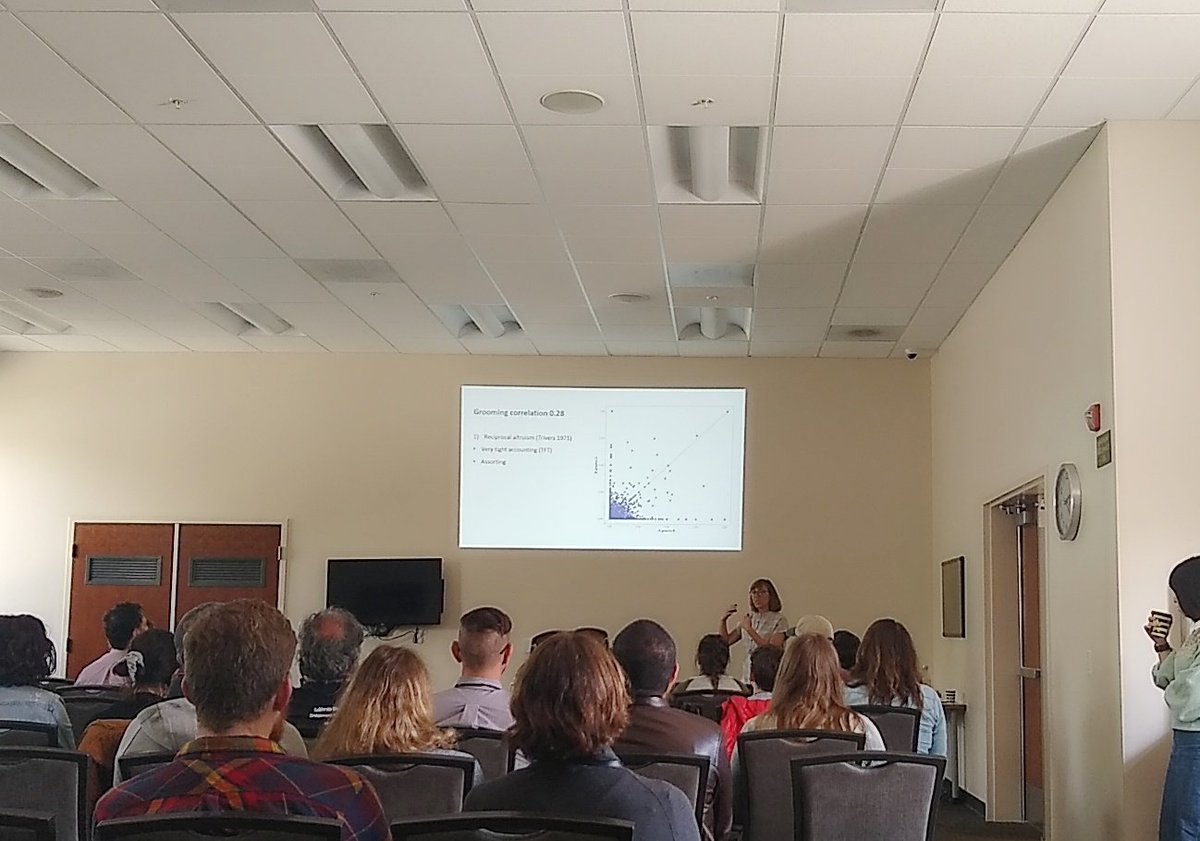 Bidisha_02's tweet photo. @kotrinakajokas talking about grooming reciprocity in capuchin monkeys!
#CWESS #CWESS2019 https://t.co/jbnFNoxVZs